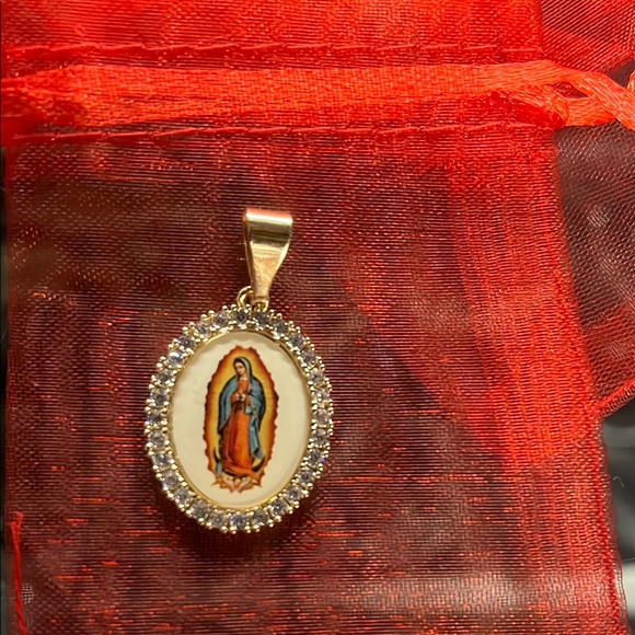 Gold Virgin Mary Pendant Necklace - Picture 4 of 4